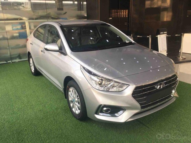 Bán nhanh chiếc xe Hyundai Accent 1.4 MT Base, sản xuất 2019, màu bạc - Giao nhanh tận nhà0