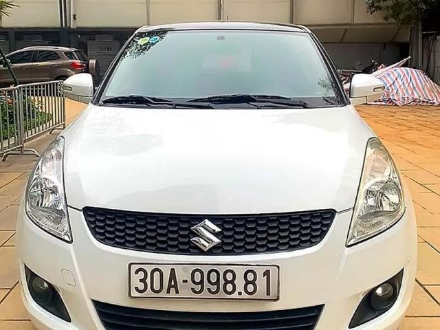 Cần bán Suzuki Swift sản xuất 2015, màu trắng0