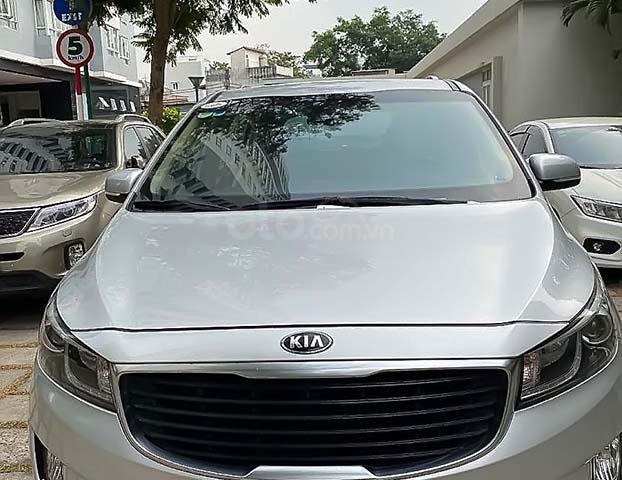 Bán Kia Sedona năm sản xuất 2017, màu bạc chính chủ, giá tốt