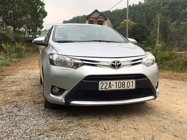 Cần bán Toyota Vios E 2014, màu bạc chính chủ, giá tốt0