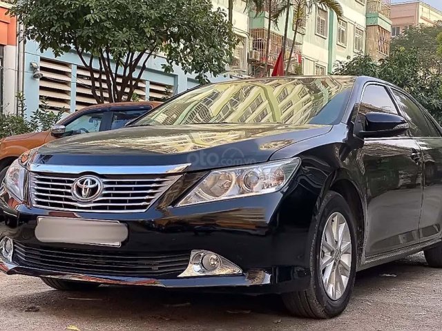 Xe Toyota Camry sản xuất 2013, màu đen giá cạnh tranh