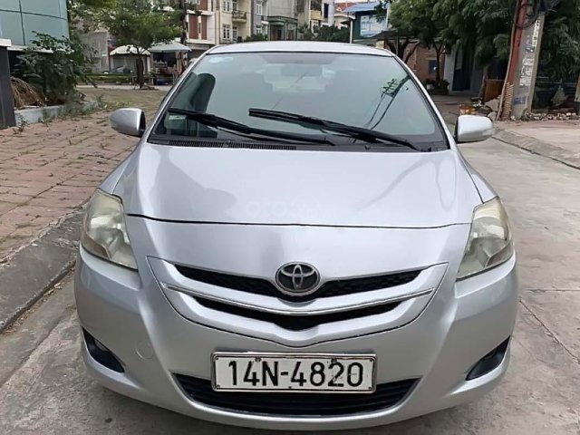 Cần bán gấp Toyota Vios E đời 2008, màu bạc