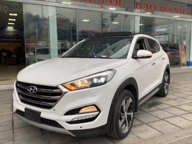 Bán xe Hyundai Tucson 1.6 Turbo 2018, màu trắng, giá rất tốt0