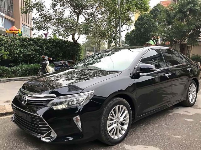 Bán Toyota Camry 2.5Q năm sản xuất 2018, màu đen như mới0