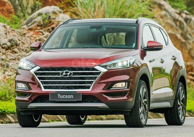 Hỗ trợ mua xe trả góp lãi suất thấp chiếc xe Hyundai Tucson 2.0L máy xăng, tiêu chuẩn, màu đỏ