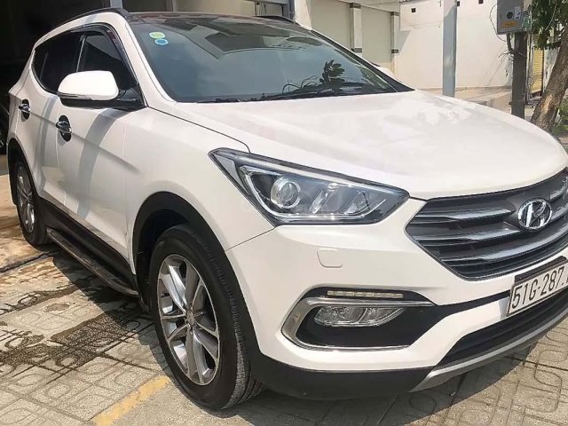 Cần bán gấp Hyundai Santa Fe 2.2L 4WD đời 2018, màu trắng