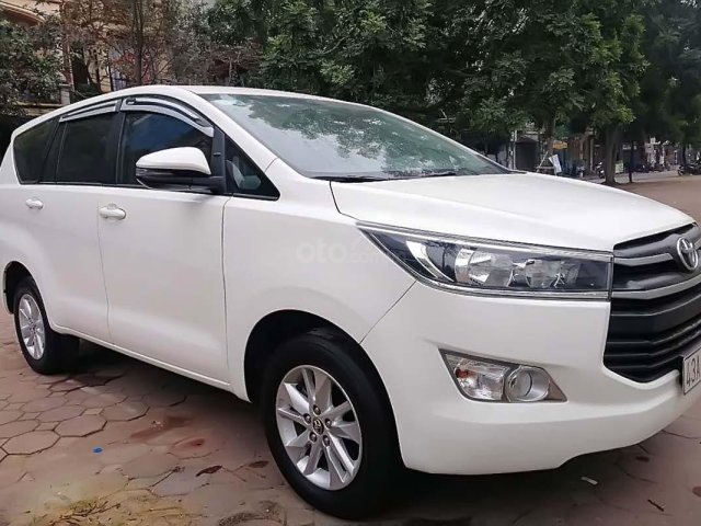 Bán xe Toyota Innova 2.0E sản xuất 2018, màu trắng số sàn giá cạnh tranh0