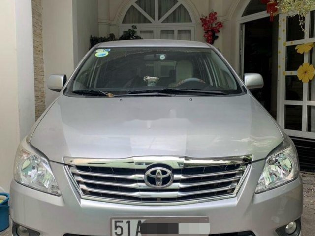 Bán xe Toyota Innova MT đời 2014, màu bạc số sàn, giá tốt0