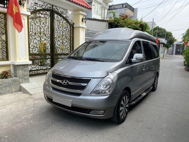 Cần bán xe Hyundai Starex đời 2015, màu bạc, nhập khẩu nguyên chiếc xe gia đình, 566tr0