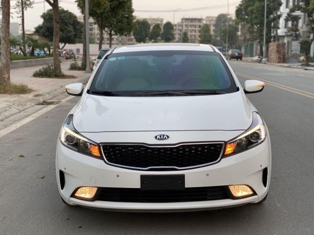 Cần bán xe Kia Cerato 1.6 AT đời 2018, màu trắng, giá chỉ 599 triệu0