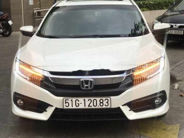 Cần bán xe Honda Civic năm 2017, màu trắng, nhập khẩu số tự động