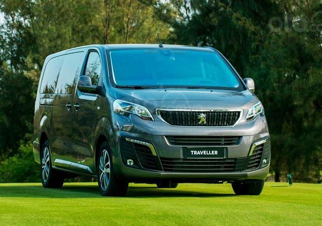 Cần bán Peugeot Traveller Luxury đời 2019, màu xám0