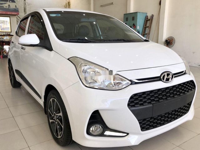 Bán xe Hyundai Grand i10 1.2 AT đời 2018, màu trắng như mới