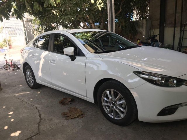 Cần bán xe Mazda 3 năm sản xuất 2018, màu trắng, chính chủ0