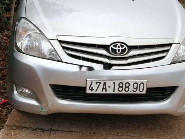 Cần bán lại xe Toyota Innova 2011, màu bạc chính chủ, giá chỉ 250 triệu