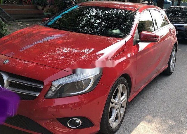 Cần bán gấp Mercedes đời 2014, màu đỏ xe gia đình0