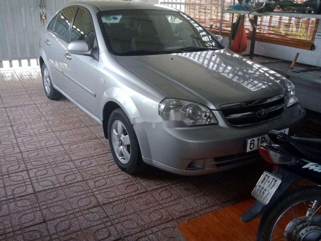 Cần bán Daewoo Lacetti sản xuất 2010, màu bạc