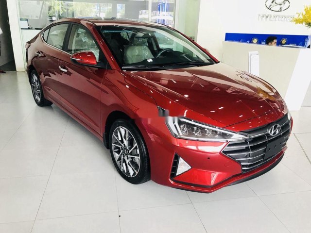 Cần bán xe Hyundai Elantra năm sản xuất 2020, màu đỏ, 560tr0