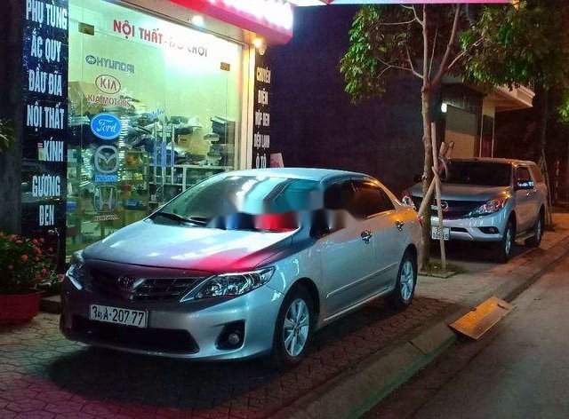 Bán ô tô Toyota Corolla Altis sản xuất năm 2013, màu bạc như mới, giá tốt0