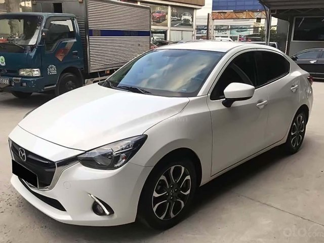 Cần bán gấp Mazda 2 1.5 AT năm 2017, màu trắng0