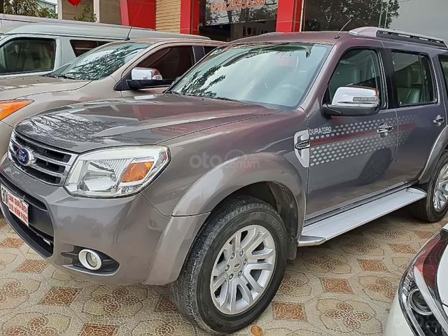 Cần bán xe Ford Everest 2.5L 4x2 MT năm sản xuất 2015, màu nâu0