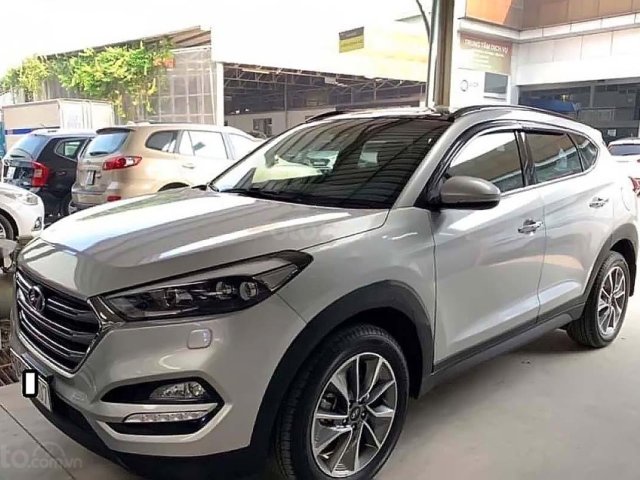 Cần bán lại xe Hyundai Tucson 2.0 ATH đời 2017, màu bạc 0