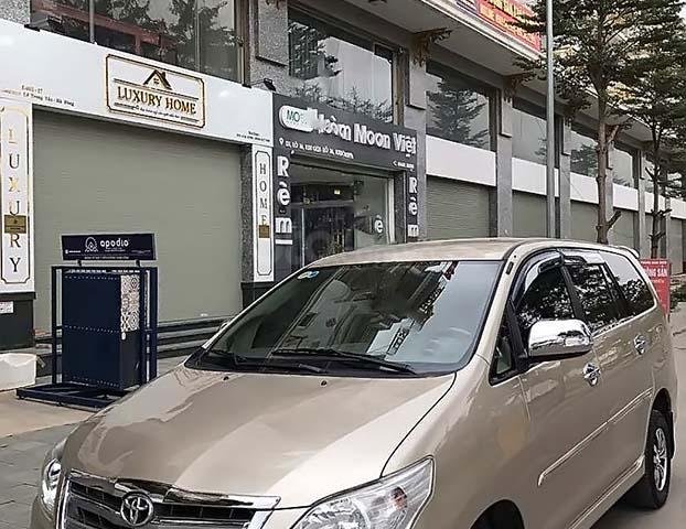 Cần bán gấp Toyota Innova sản xuất năm 2014, màu vàng, số sàn