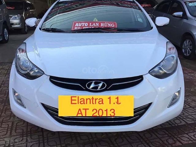 Cần bán xe Hyundai Elantra năm sản xuất 2013, màu trắng, xe nhập như mới0