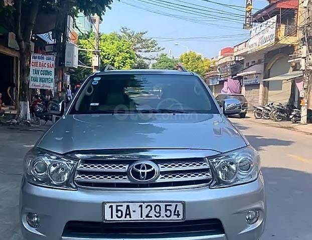 Bán Toyota Fortuner 2.5G 2011, màu bạc, số sàn0