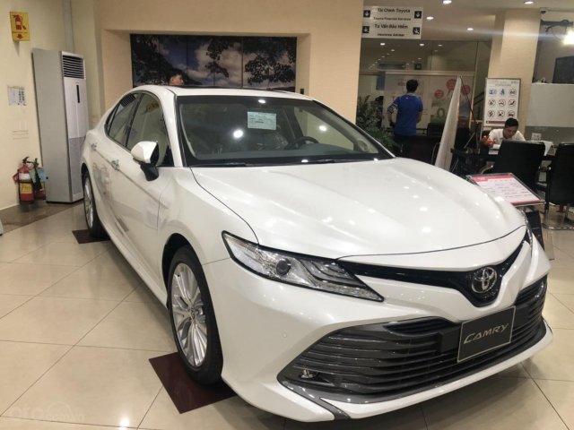 Bán xe Toyota Camry 2020, màu trắng, nhập khẩu0