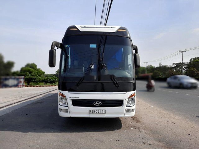 Bán xe Hyundai Universe sản xuất năm 2017, màu trắng như mới