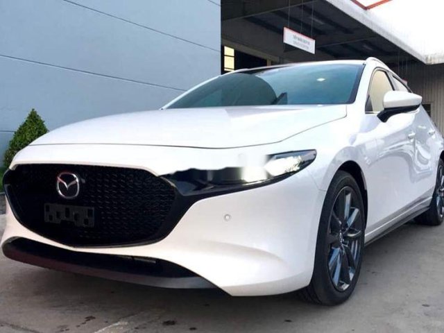 Cần bán xe Mazda 3 sản xuất năm 2020, màu trắng, giá cạnh tranh0