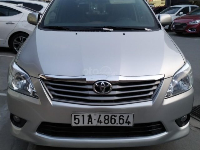 Bán Toyota Innova 2.0E màu bạc số sàn, sản xuất 2013, biển Sài Gòn, 1 chủ xe đẹp