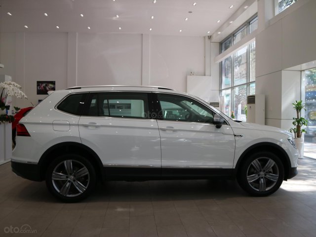 (VW Sài Gòn) Tiguan Luxury Topline 2019 ghế Massage màu Trắng. Xe giao ngay + Vay 90%0