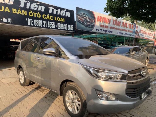 Bán Toyota Innova đời 2017, màu xám, giá tốt