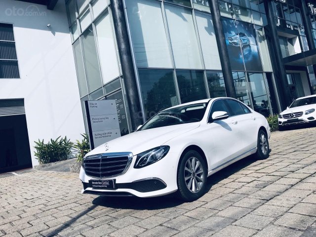 [Big Sale] đại lý thanh lý Mercedes E200 2019 - Odo 30km xe giao ngay và tặng bảo hiểm, LH 0908299829