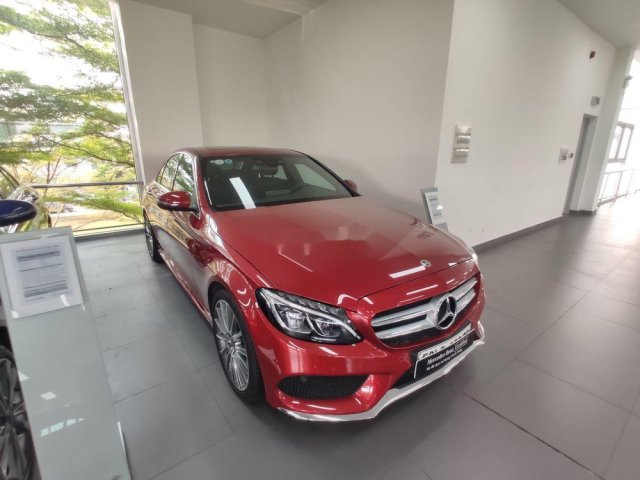 Bán Mercedes C300 AMG 2018, màu đỏ, xe lướt