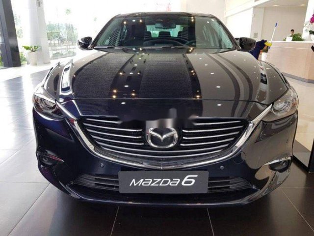 Bán Mazda 6 2.0 Luxury đời 2019, màu xanh đen huyền bí0