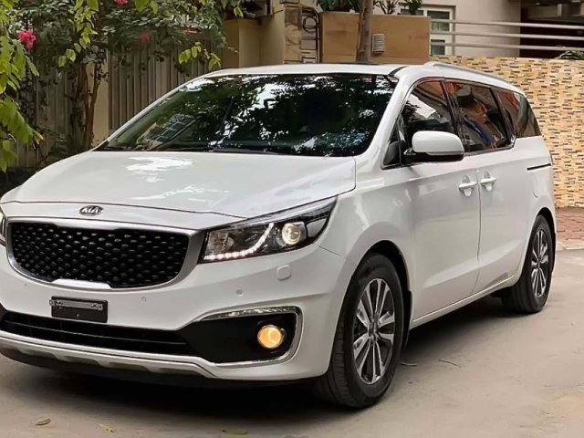 Bán Kia Sedona 2.2L DATH năm 2017, màu trắng số tự động