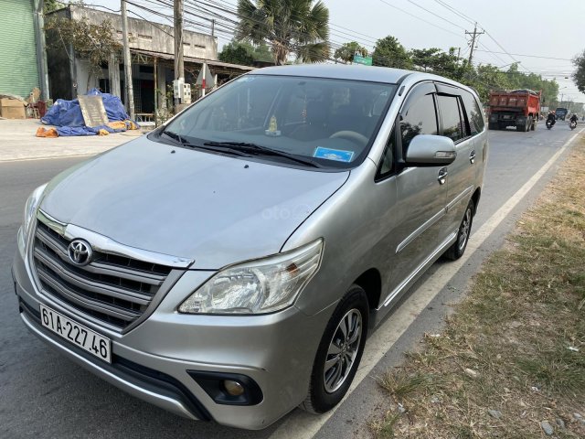 Cần bán xe Toyota Innova sản xuất năm 2015, màu bạc, giá cạnh tranh, LH: 08489357040