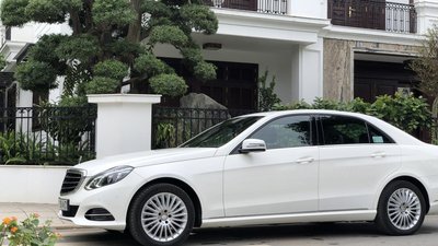 Bán xe Mercedes E200 2015, đời chót, lazang đa chấu, màu trắng