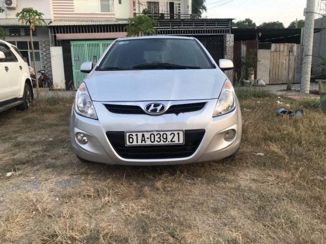 Bán Hyundai i20 AT sản xuất 2011, màu bạc, xe nhập số tự động giá cạnh tranh0