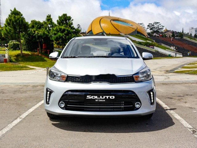 Bán xe Kia Soluto AT Deluxe đời 2020, màu bạc, nhập khẩu 