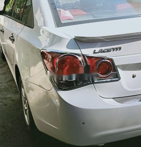 Xe Chevrolet Lacetti đời 2010, màu trắng, nhập khẩu giá cạnh tranh0