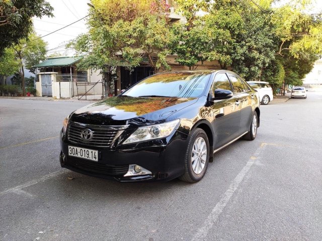 Bán Toyota Camry E đời 2013, màu đen0