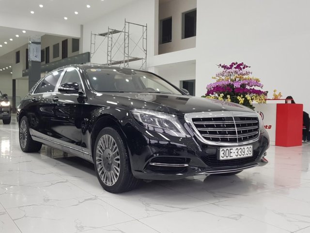 Xe Mercedes S600 đời 2016, màu đen như mới