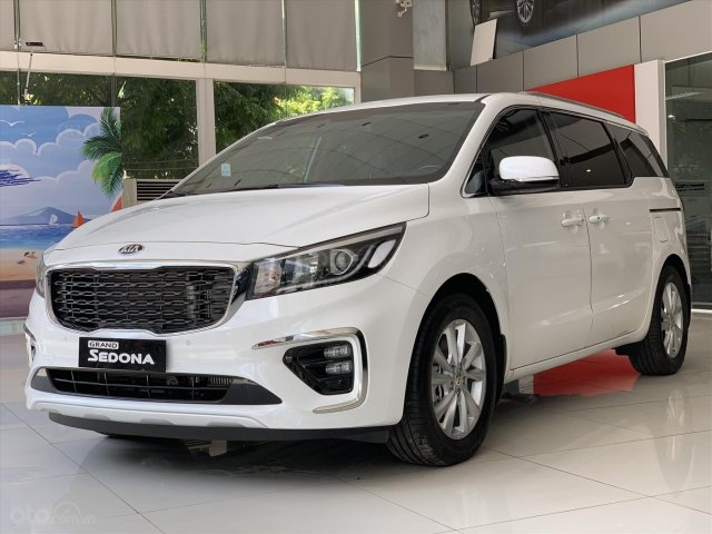 Khuyến mãi giảm giá đặc biệt chiếc xe Kia Sedona Luxury máy dầu tiêu chuẩn, sản xuất 20190