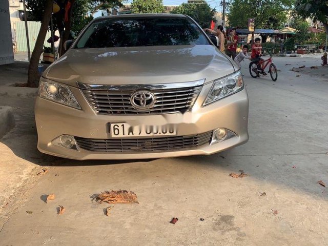 Cần bán xe Toyota Camry AT sản xuất 2012 số tự động, giá tốt