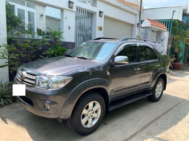 Cần bán xe Toyota Fortuner 2009, màu xám