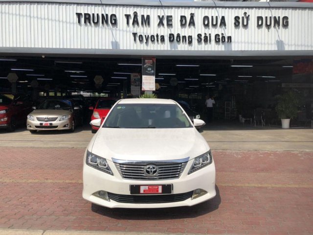 Bán Toyota Camry năm sản xuất 2014, màu trắng, giá 740tr